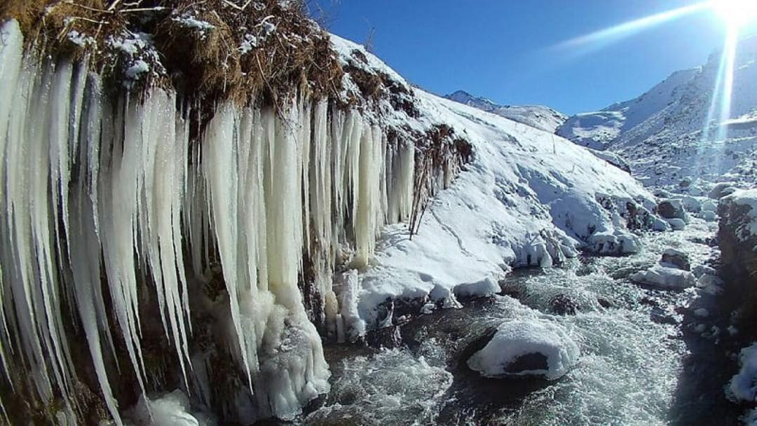 قندیل های یخی در جهنم دره مشگین شهر