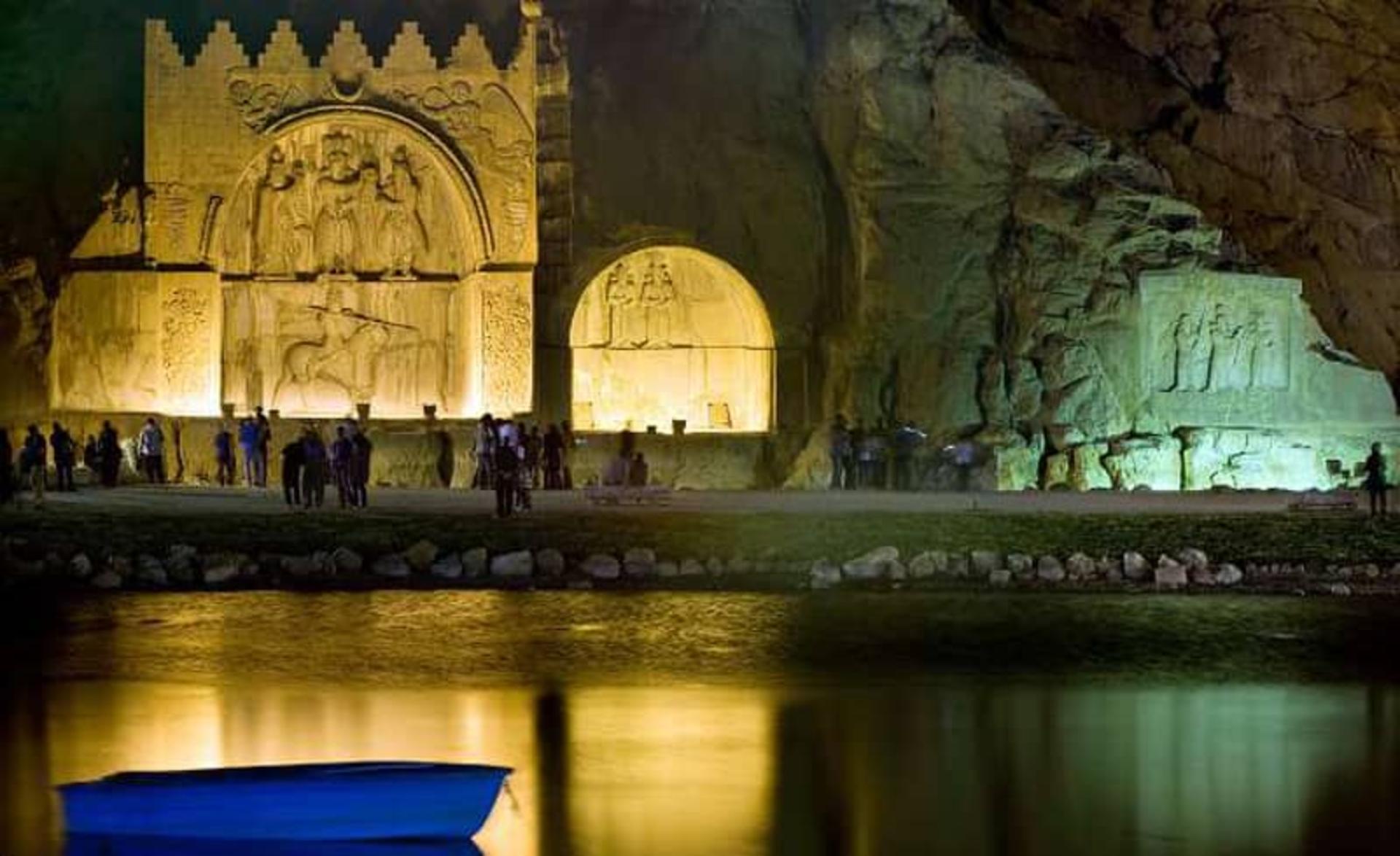 تصاویری زیبا از طاق بستان در شب
