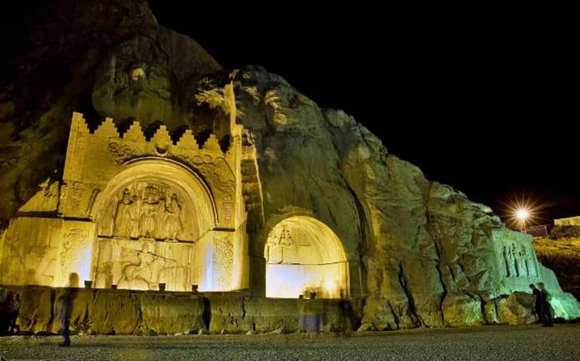 تصاویری زیبا از طاق بستان در شب