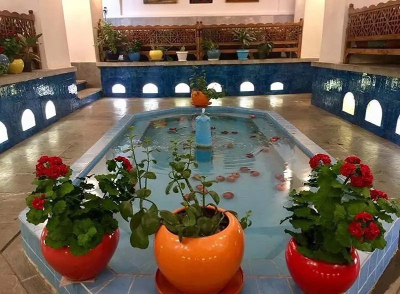 فضای داخلی رستوران کانی کردستان