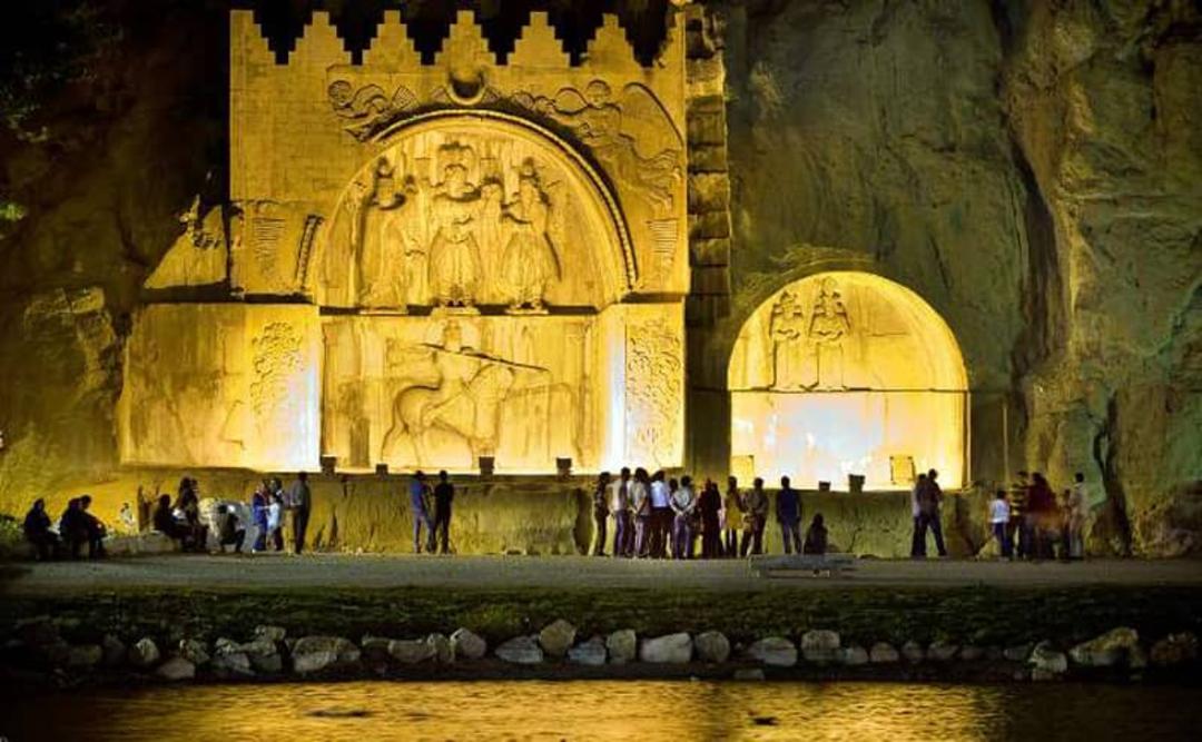 نقش برجسته ها و حجاری های طاق بستان