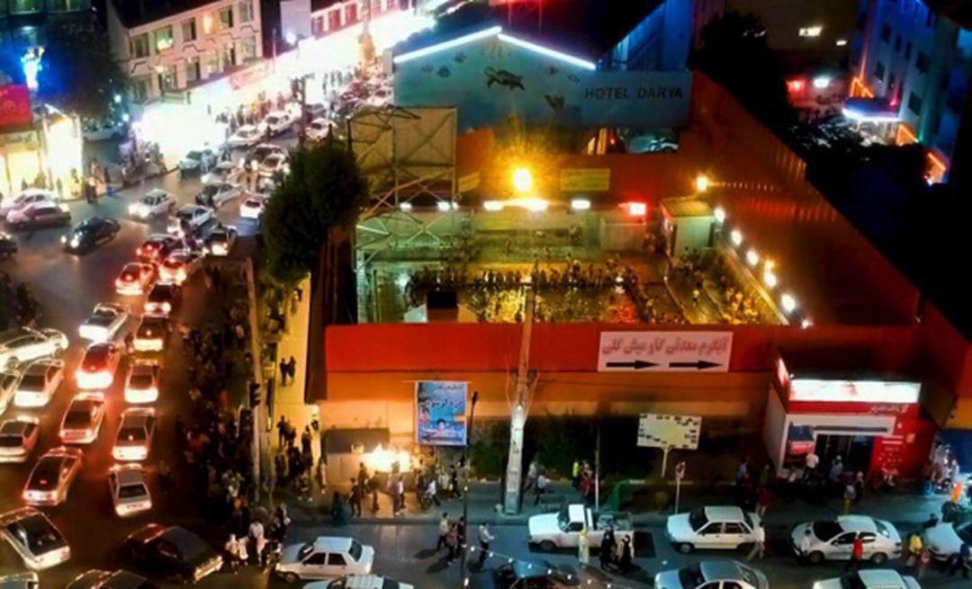 نمایی هوایی از ورودی چشمه آب‌گرم گاو میش گلی