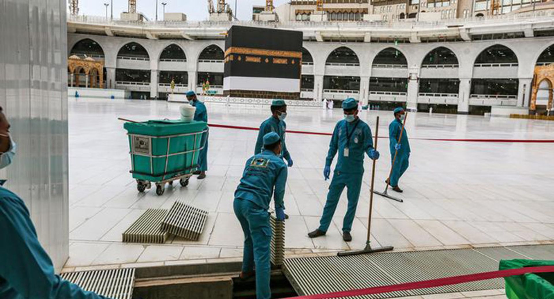 نظافت و ضدعفونی بیت الله الحرام