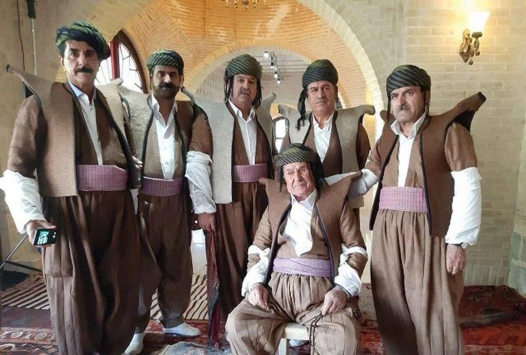 مردان سالمند کردی با بالاپوش‌های نمدی