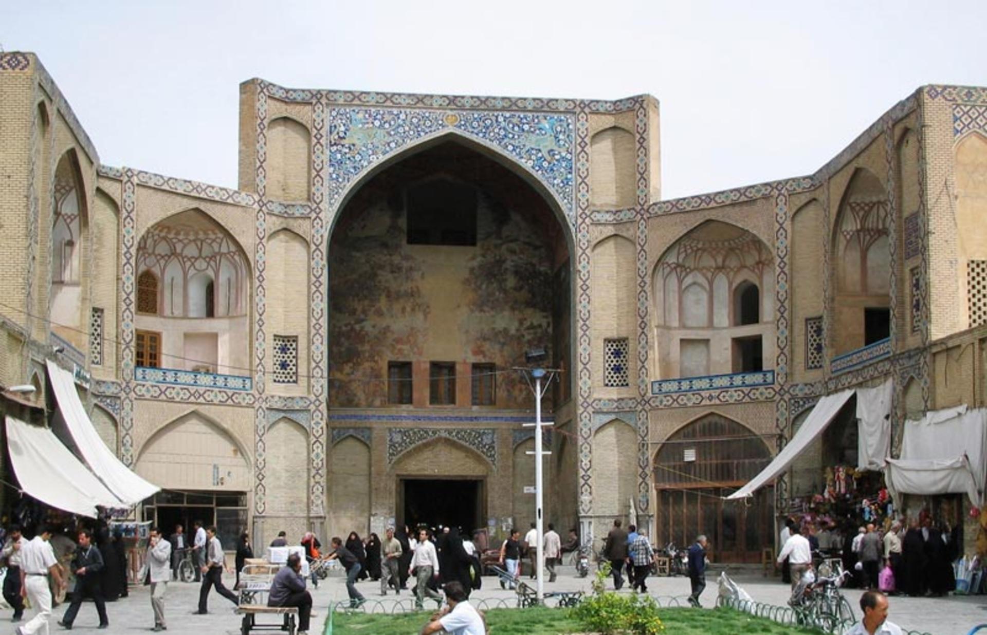 نمای بیرونی سردر قیصریه در نقش جهان