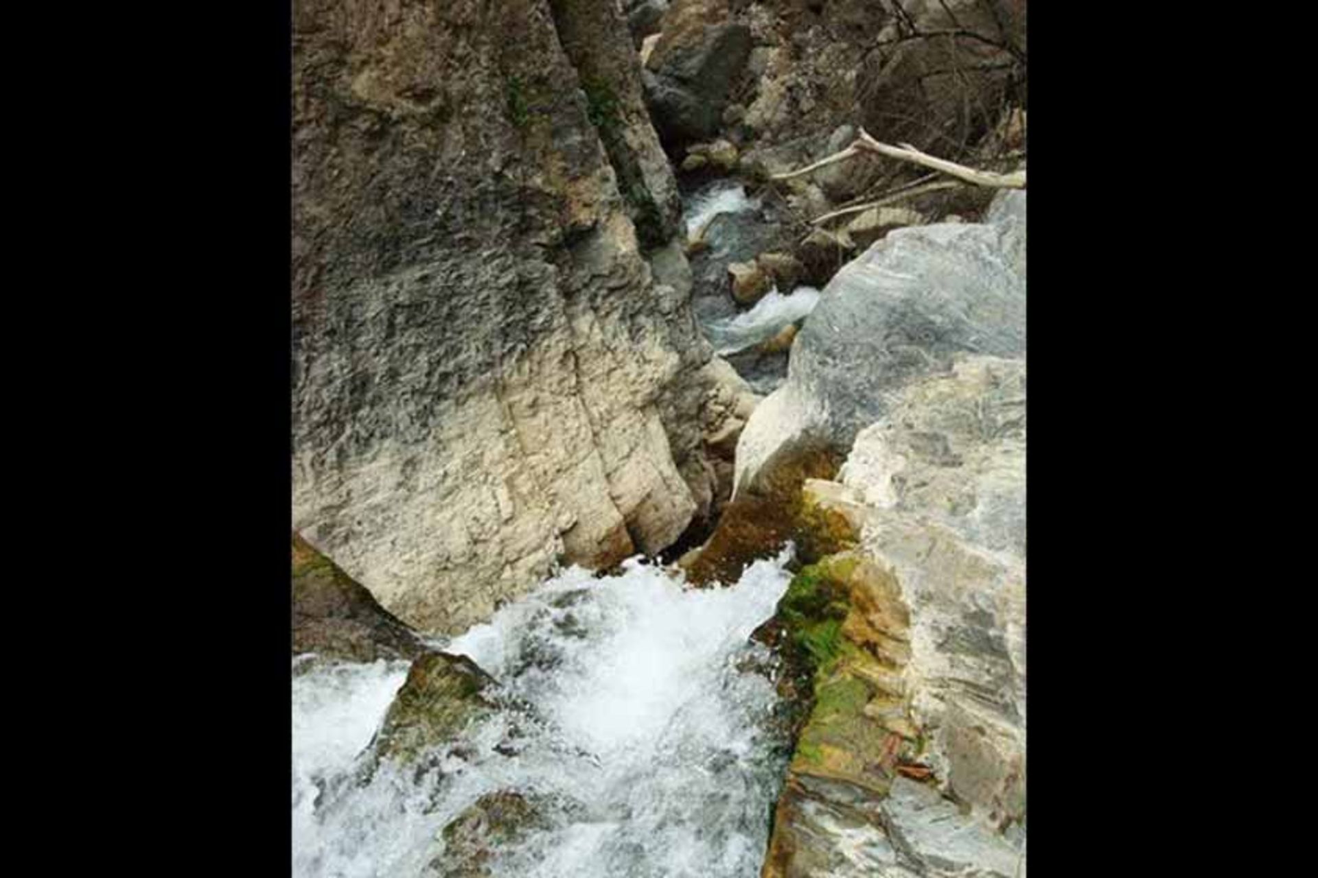 آبشار لار چشمه