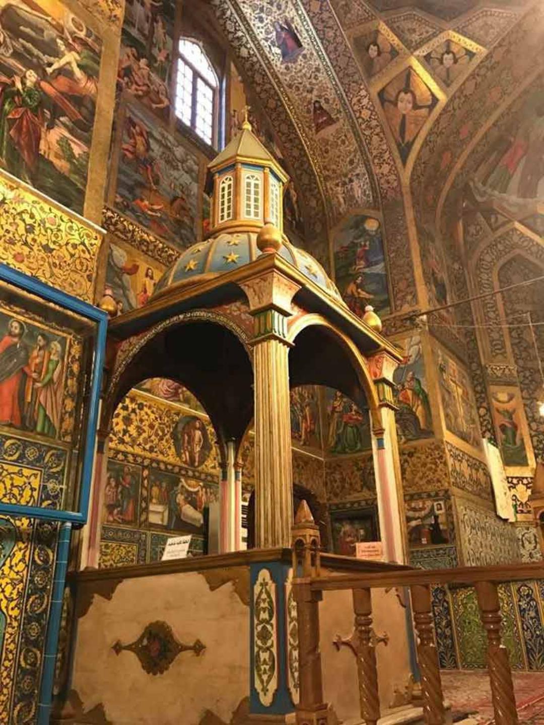 محراب کلیسای وانک و نقاشی‌های داخل کلیسا