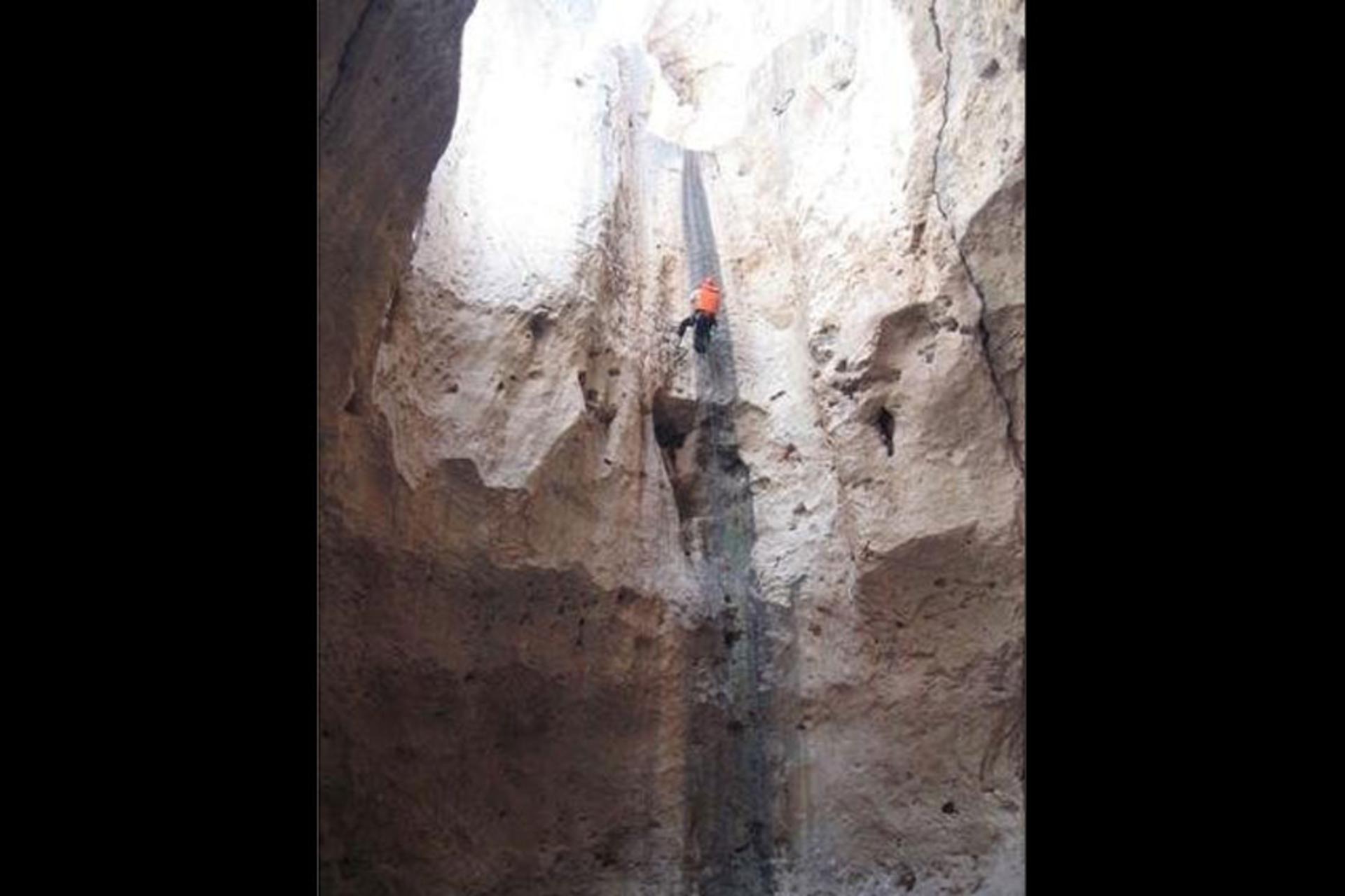 دیواره سنگی اسبه ریسه