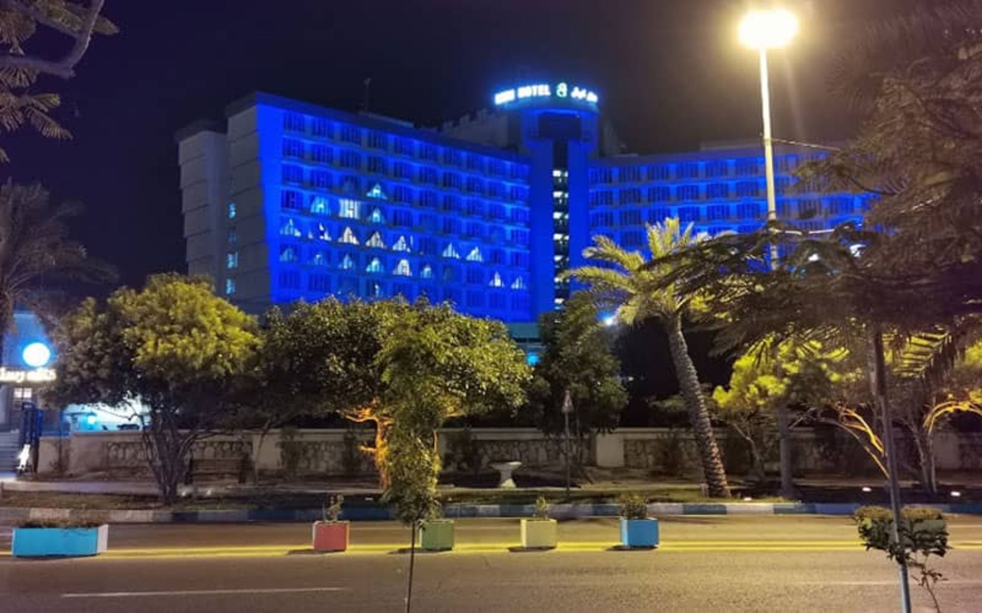 عکس هتل بین المللی کیش در شب