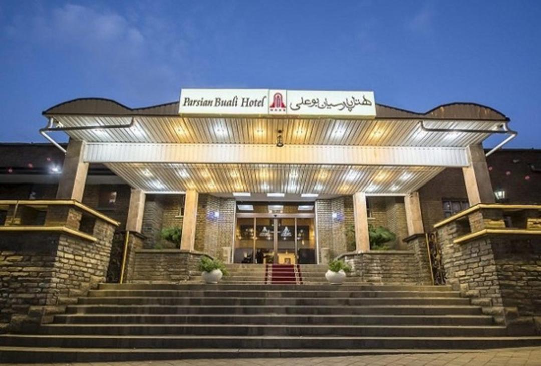 نمای ورودی هتل بوعلی همدان