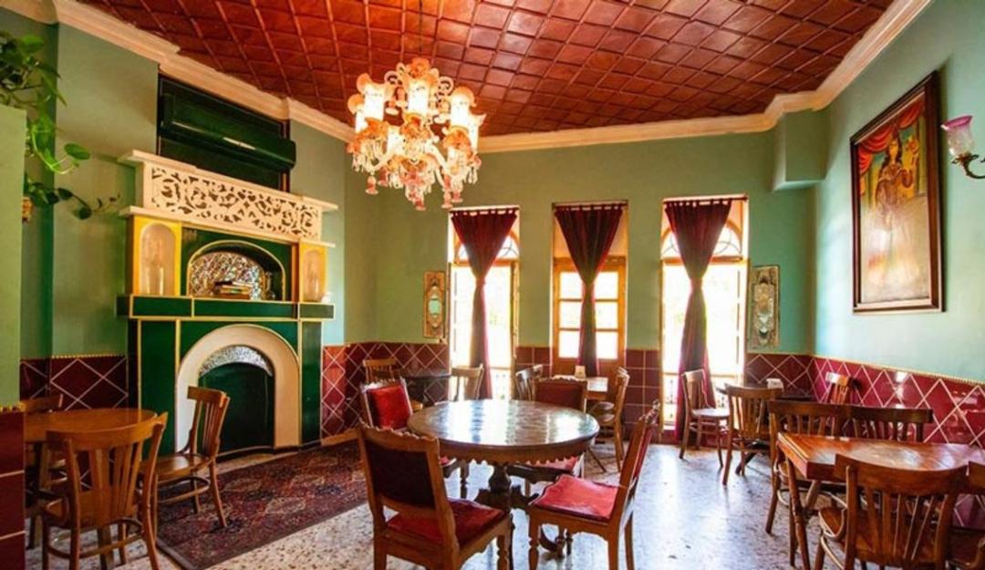 نمای داخلی شربت خانه فیروز در محله جلفای اصفهان