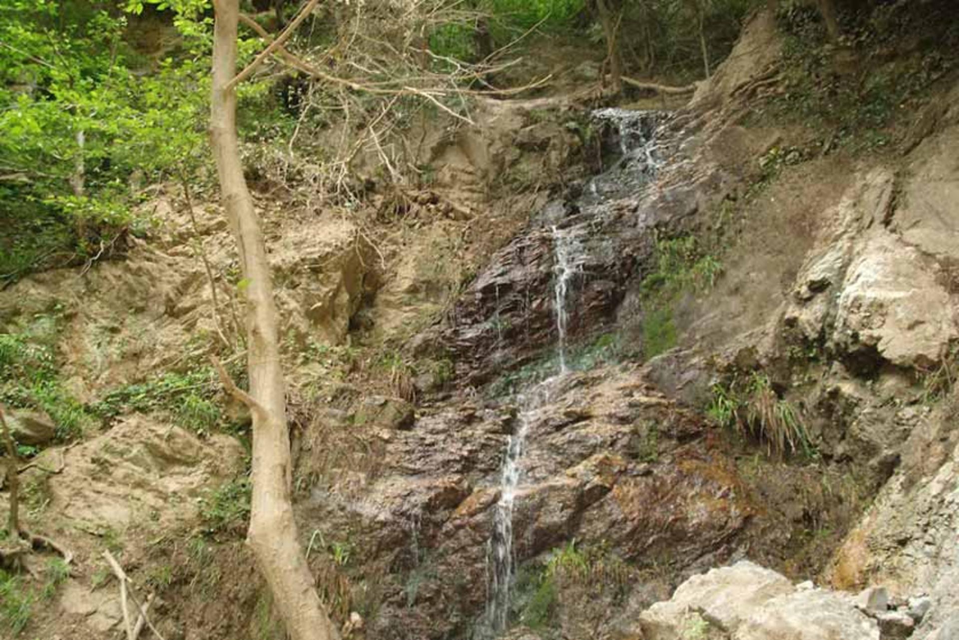 آبشار لار چشمه