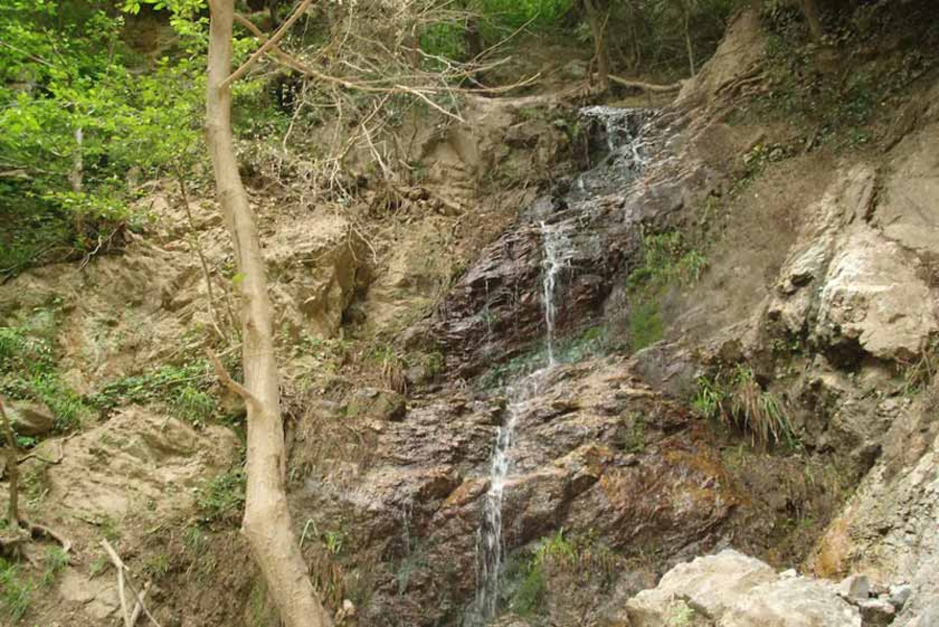 آبشار لار چشمه