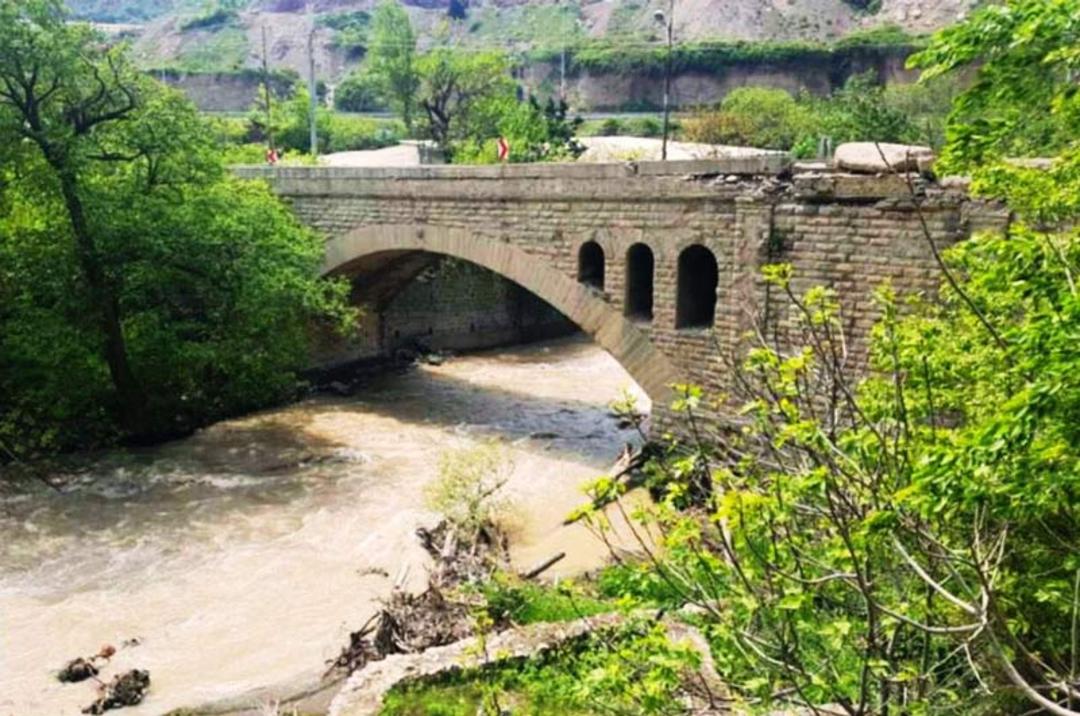 پل تاریخی زغال در جاده چالوس