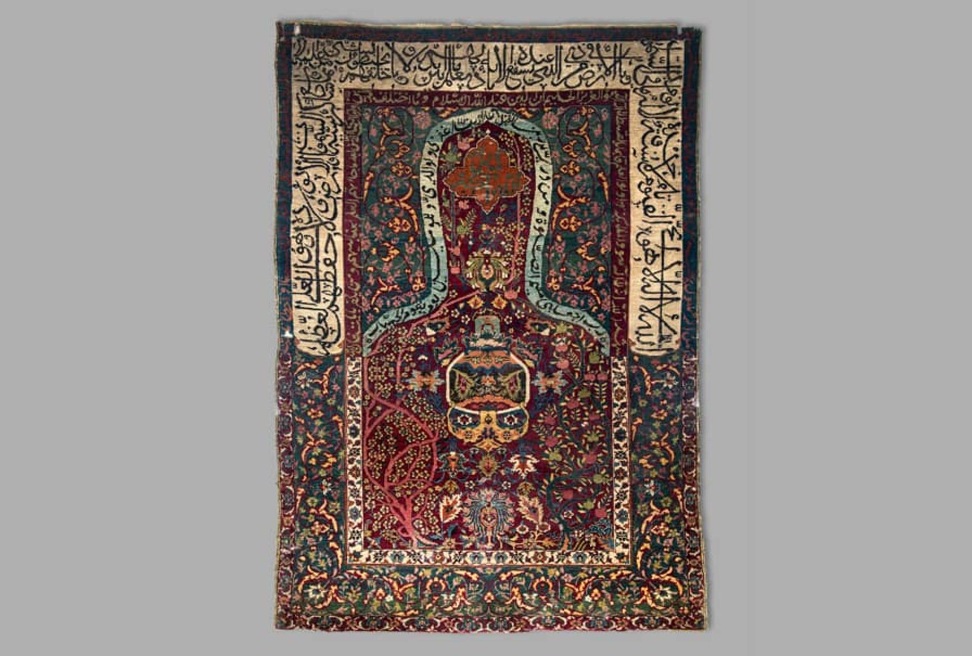 قالیچه سجاده ای پشمی در موزه ملی ایران