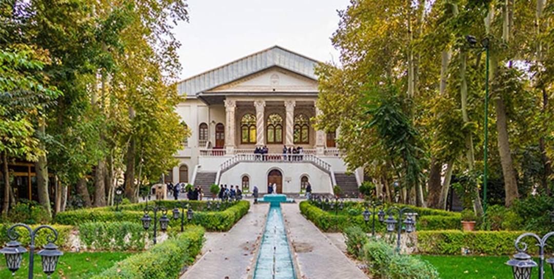 نمای روبه‌روی باغ موزه عمارت نظری همدان