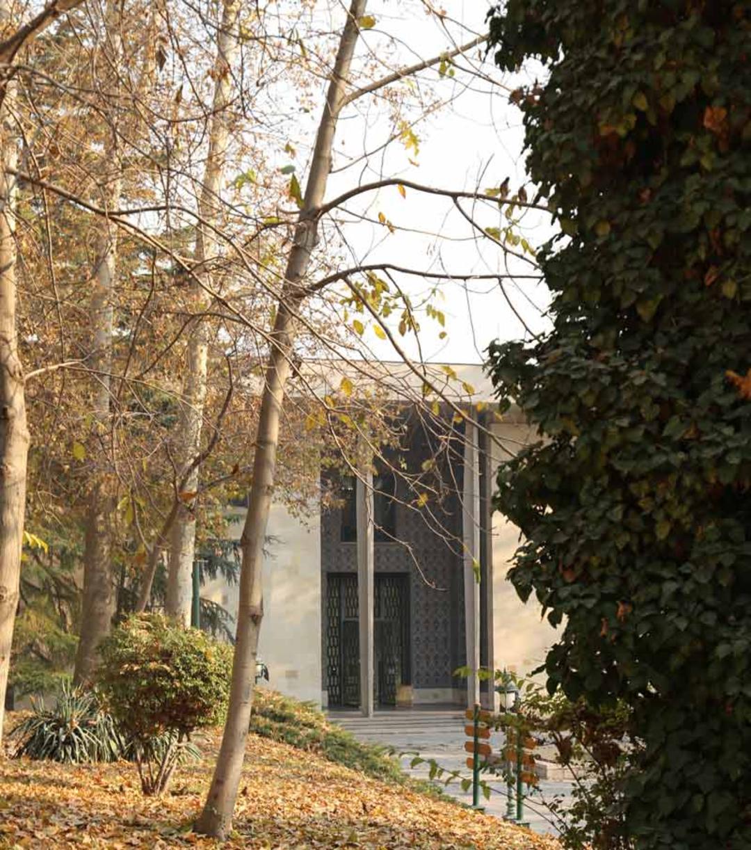 دورنمایی از ورودی کاخ اختصاصی مجموعه نیاوران