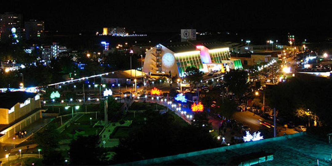 نمایی هوایی از شهر سرعین در شب