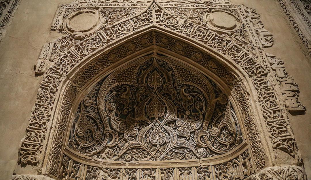 محراب گج‌بری در موزه دوران اسلامی
