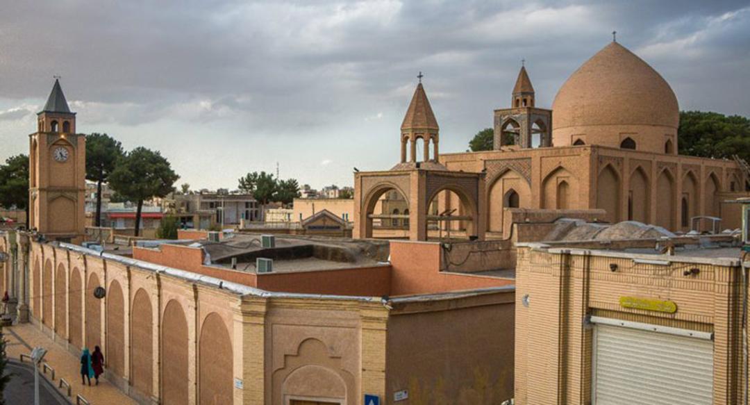 نمایی از بالا از مجموعه کلیسای وانک و محوطه اطراف آن
