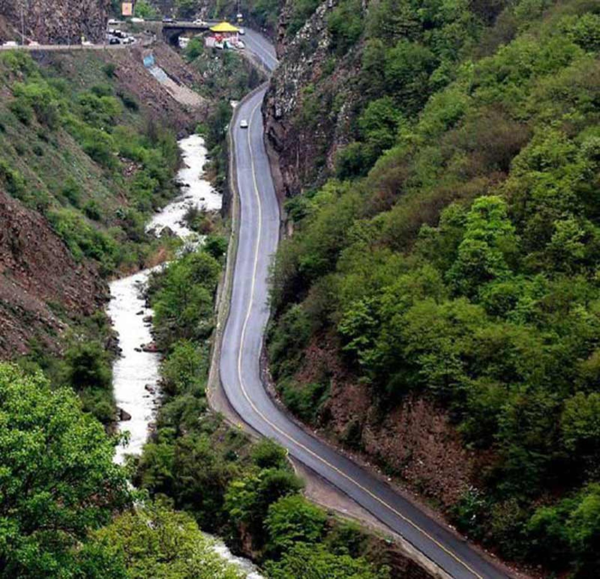 نمایی هوایی از مسیر جاده چالوس