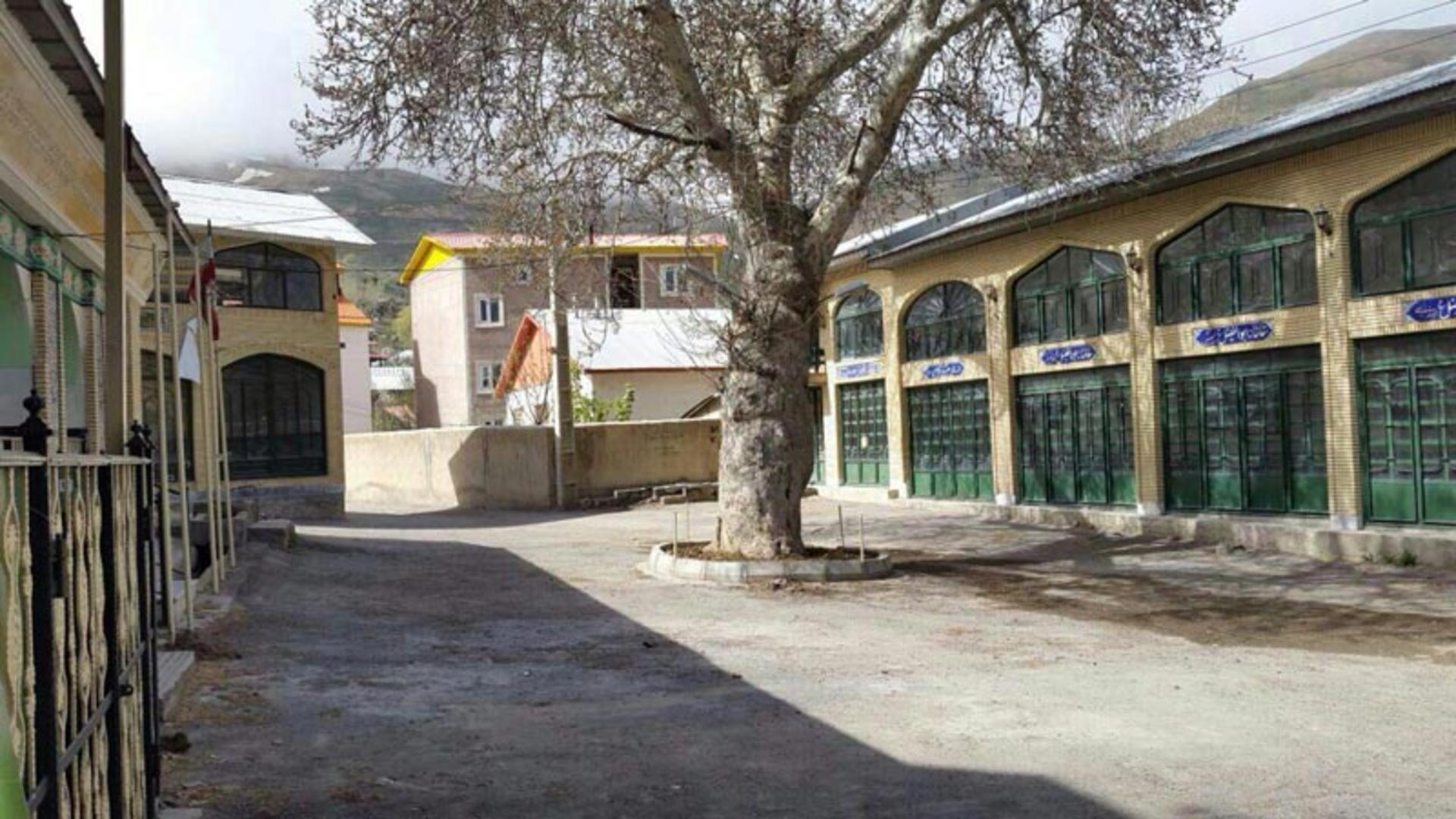 نمای بیرونی تکیه روستای نوا