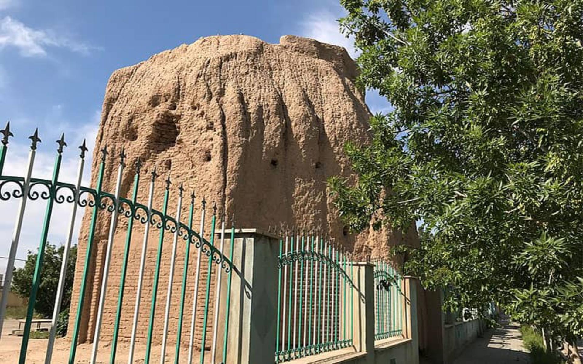 بنای خشتی قدیمی و تاریخی