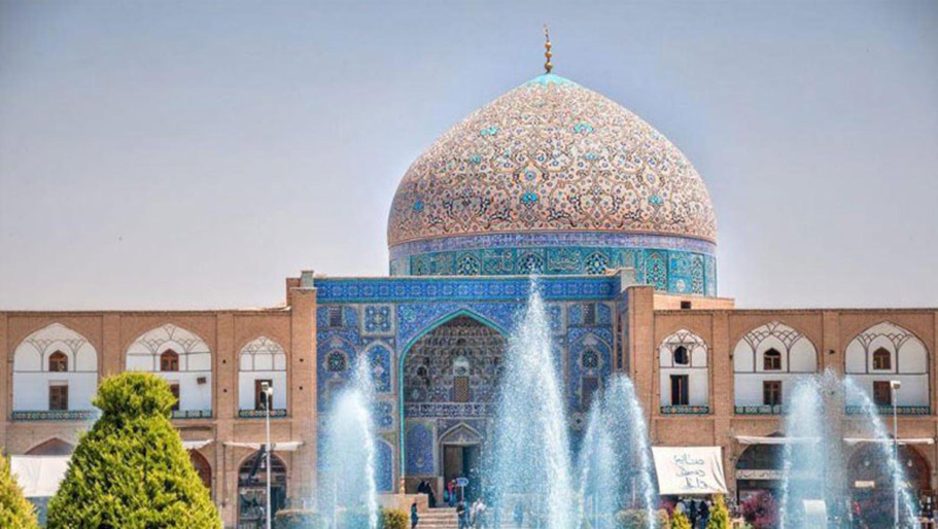 نمای بیرونی مسجد شیخ لطف الله