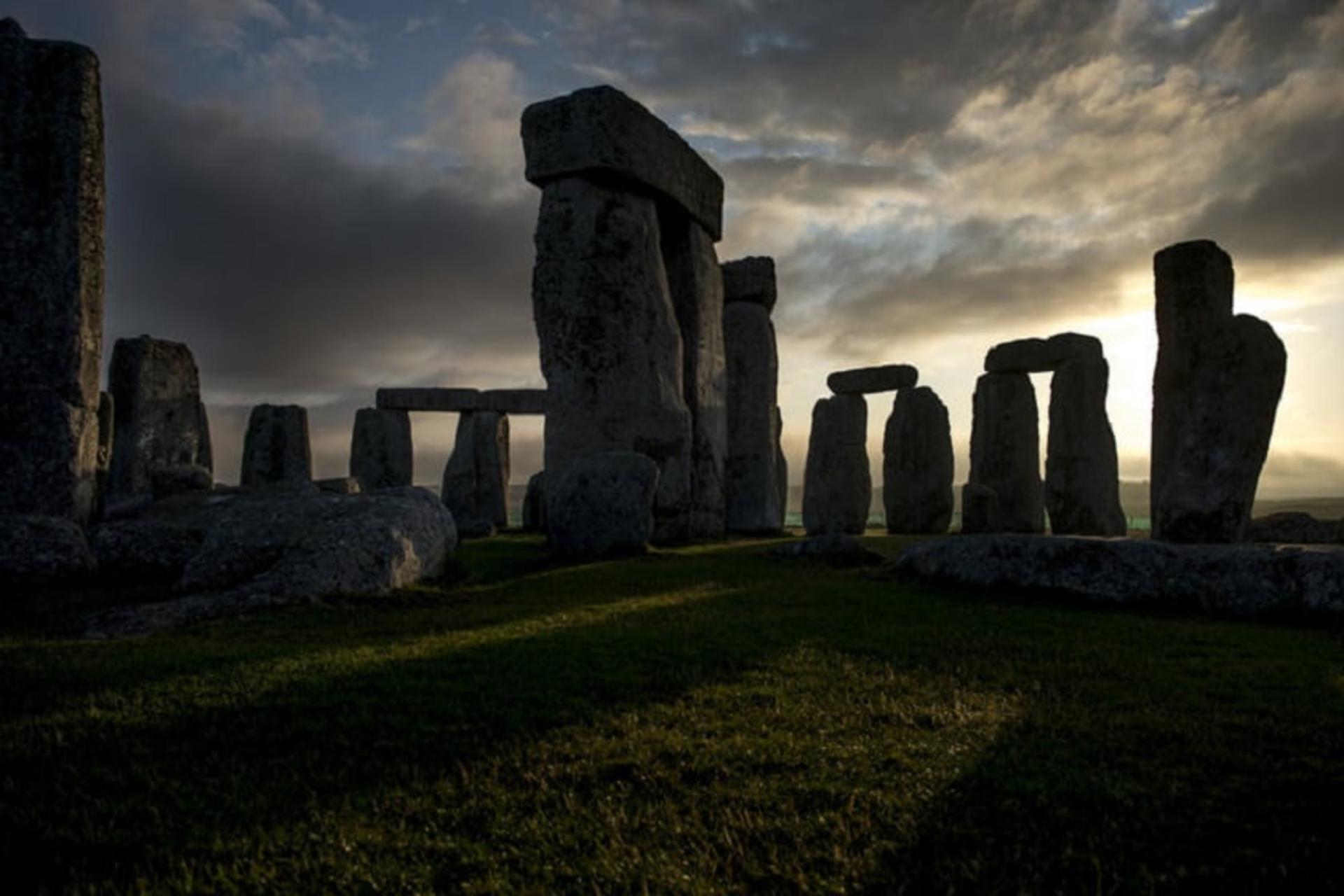 استون هنج در هنگام تاریکی