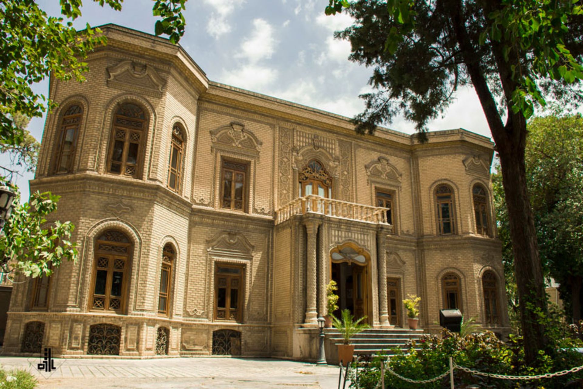 موزه آبگینه و سفالینه تهران