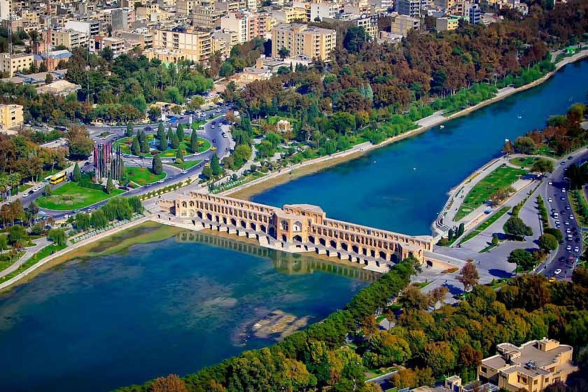 تصویر هوایی از زاینده‌رود و پل خواجو