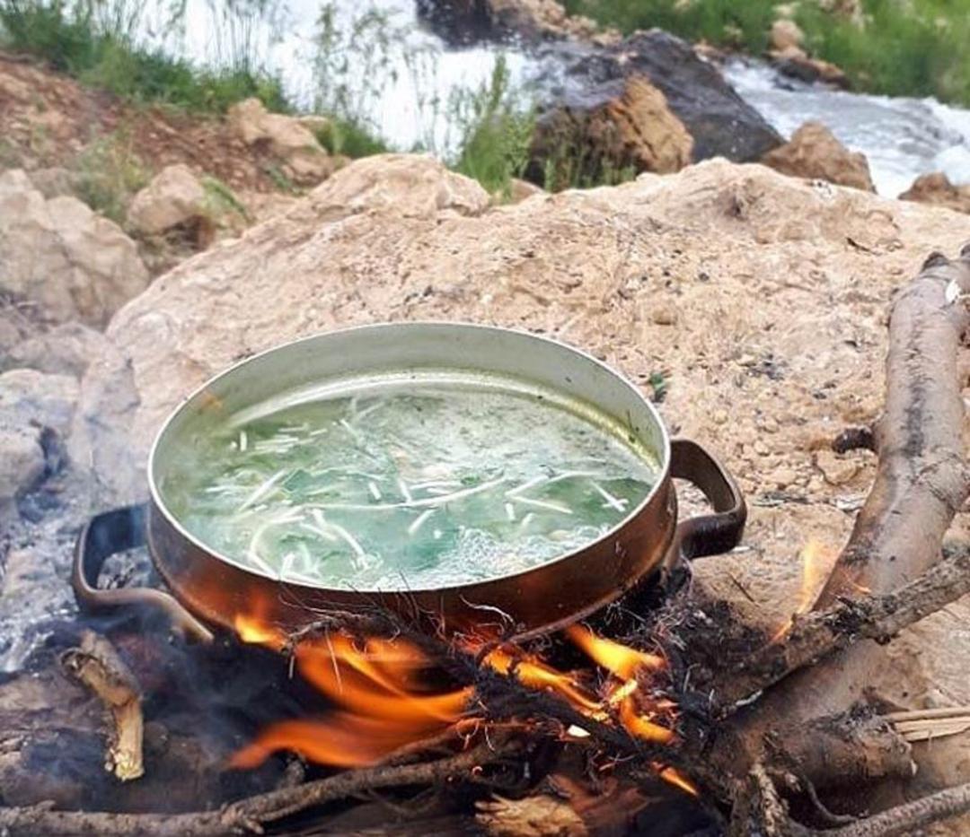 پخت آش در طبیعت در روز سیزده بدر