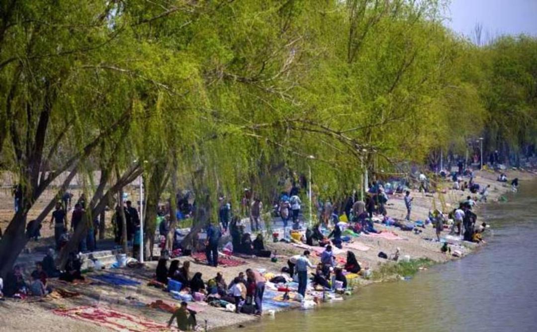 اتراق در حاشیه رودخانه در روز سیزده بدر