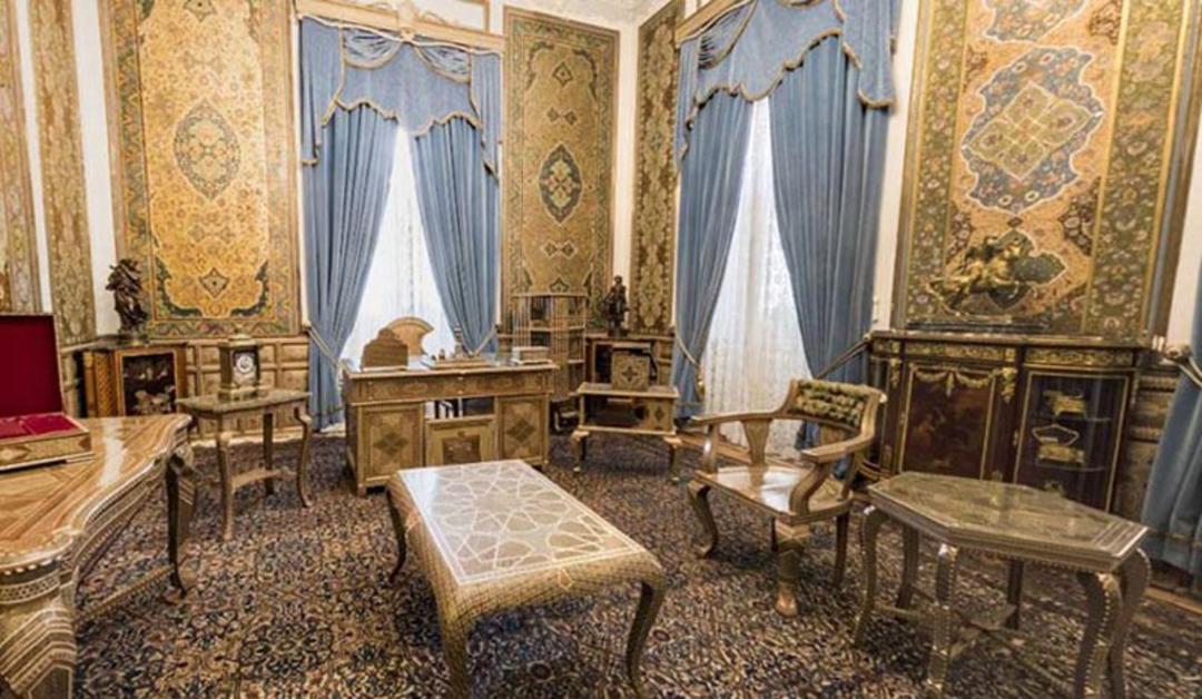 فضای داخلی کاخ سبز با میز کار رضا خان