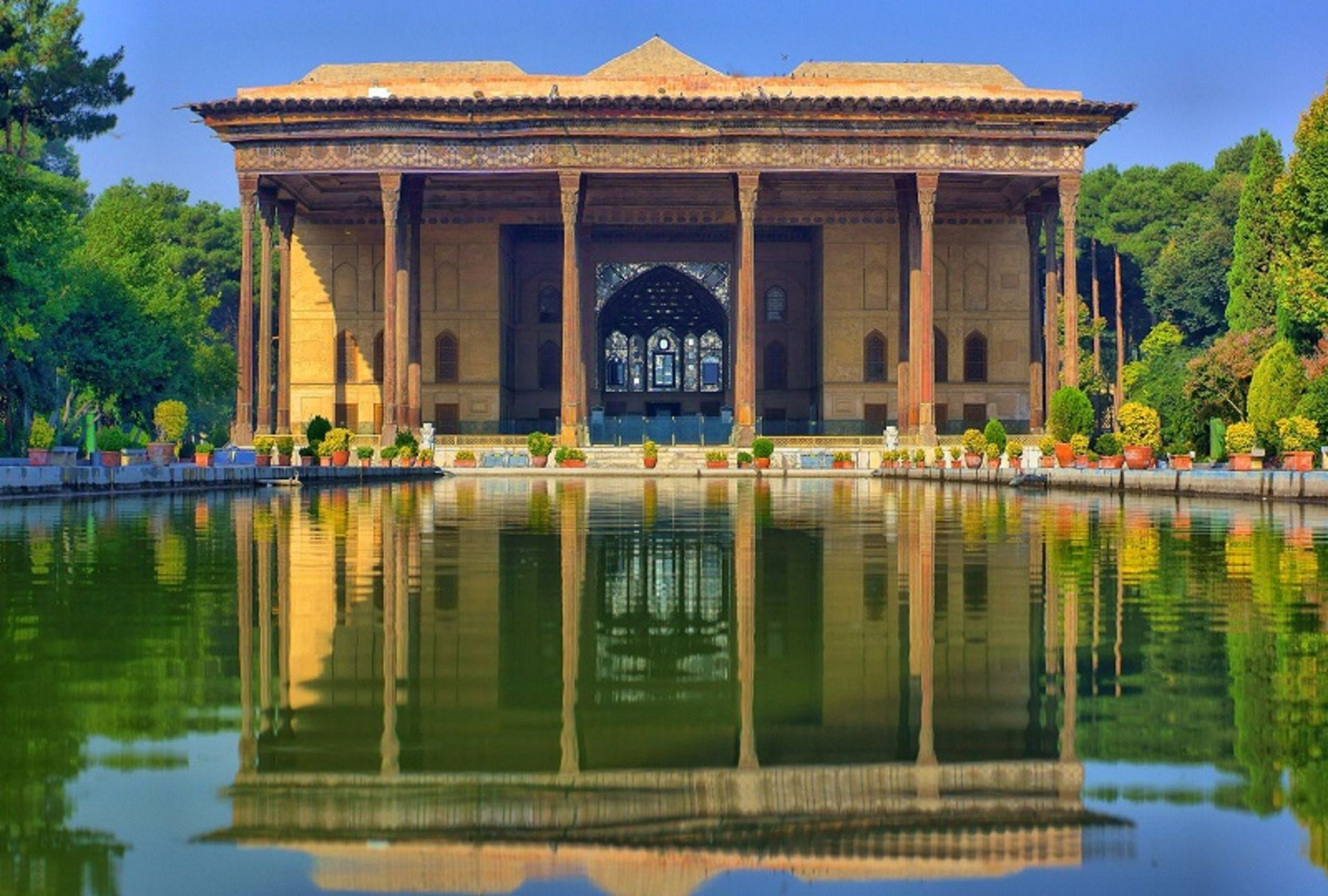 کاخ چهلستون اصفهان