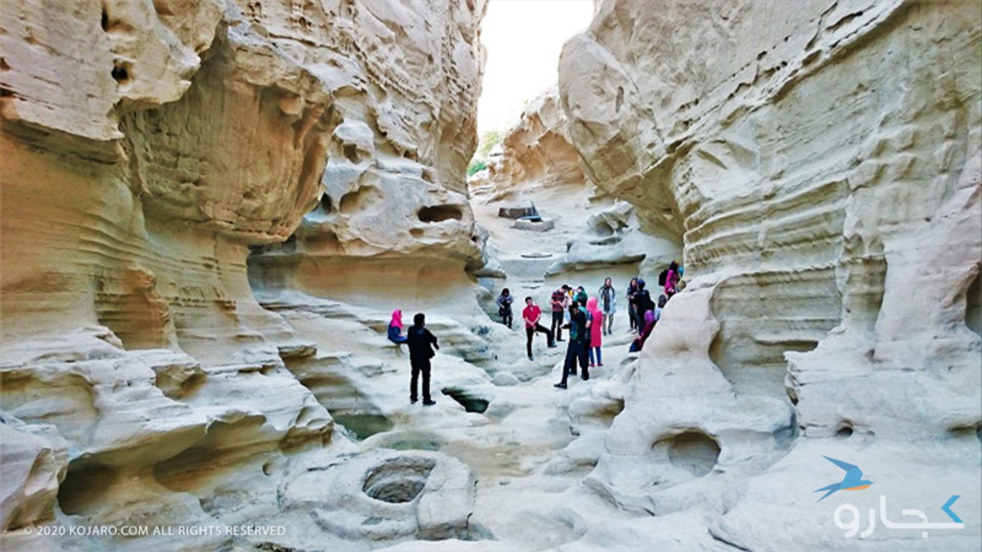 گردشگران در تنگه چاهکوه قشم
