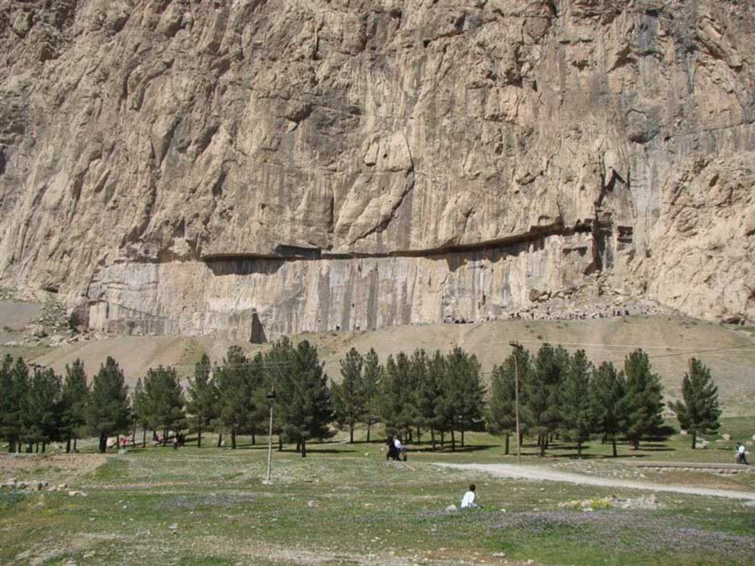 منطقه بیستون و فرهاد تراش در جوار کوه بیستون