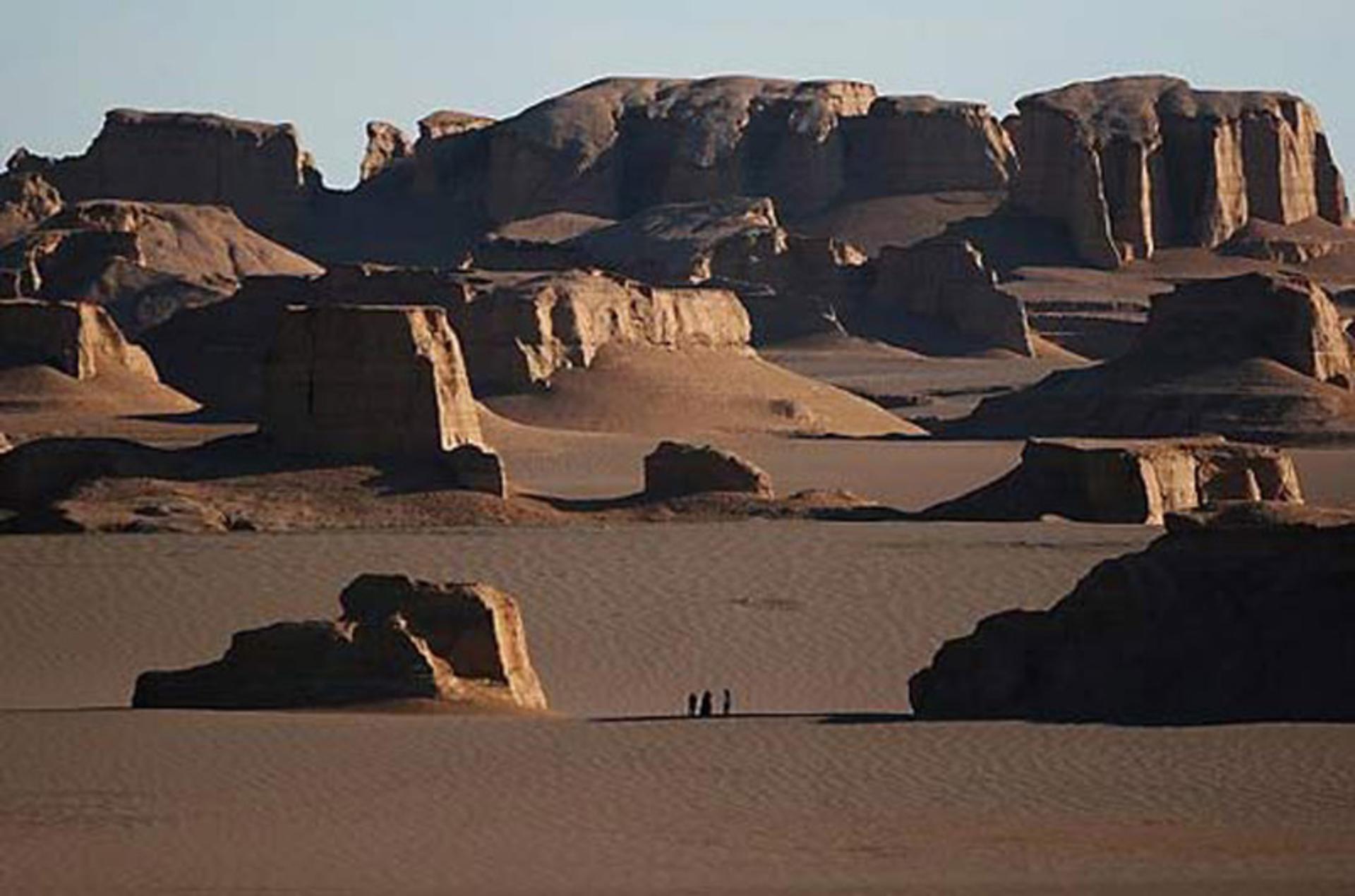 کلوت‌های بیابان لوت در غروب