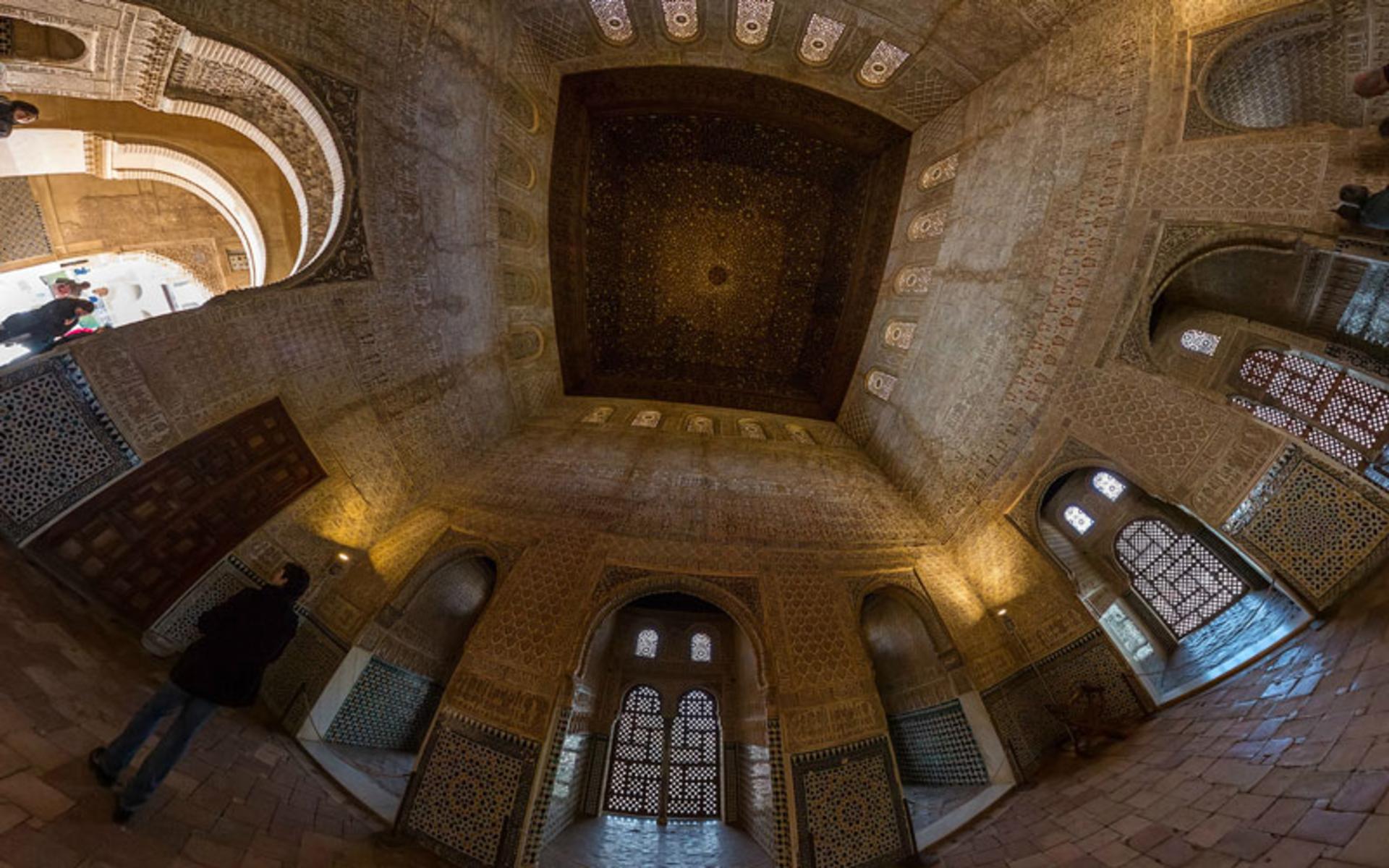 معماری داخلی کاخ الحمرا در گرانادا اسپانیا