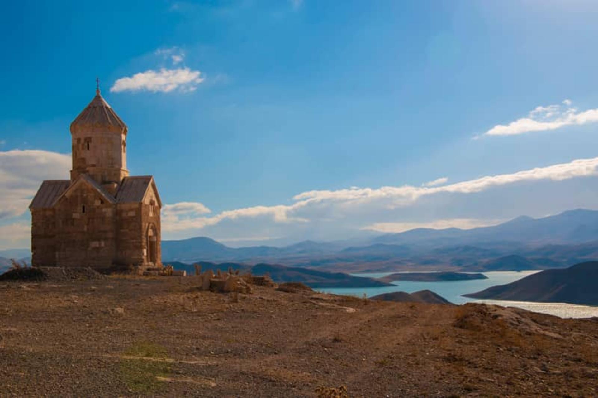 مقبره در نزدیکی قره کلیسا