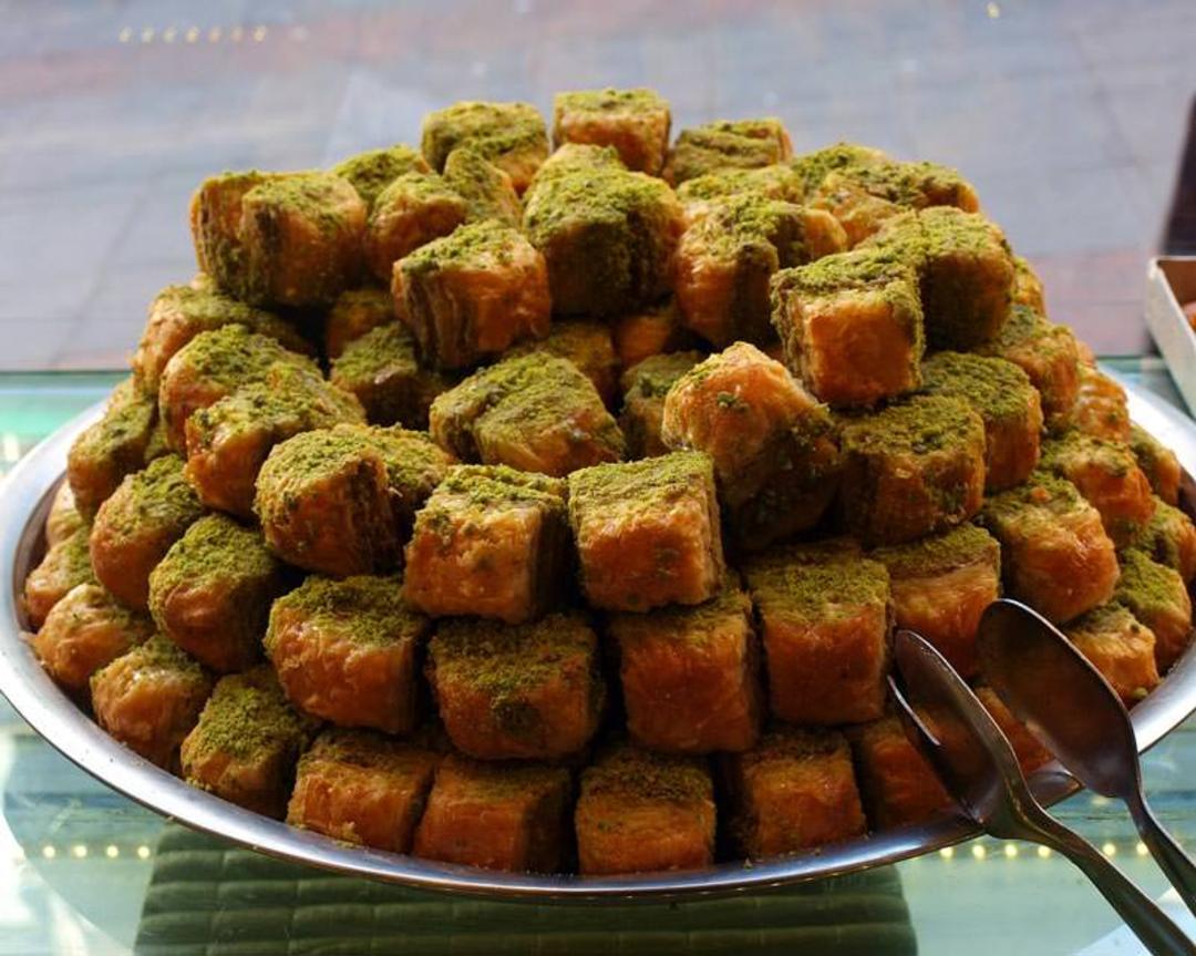 یک ظرف باقلوا
