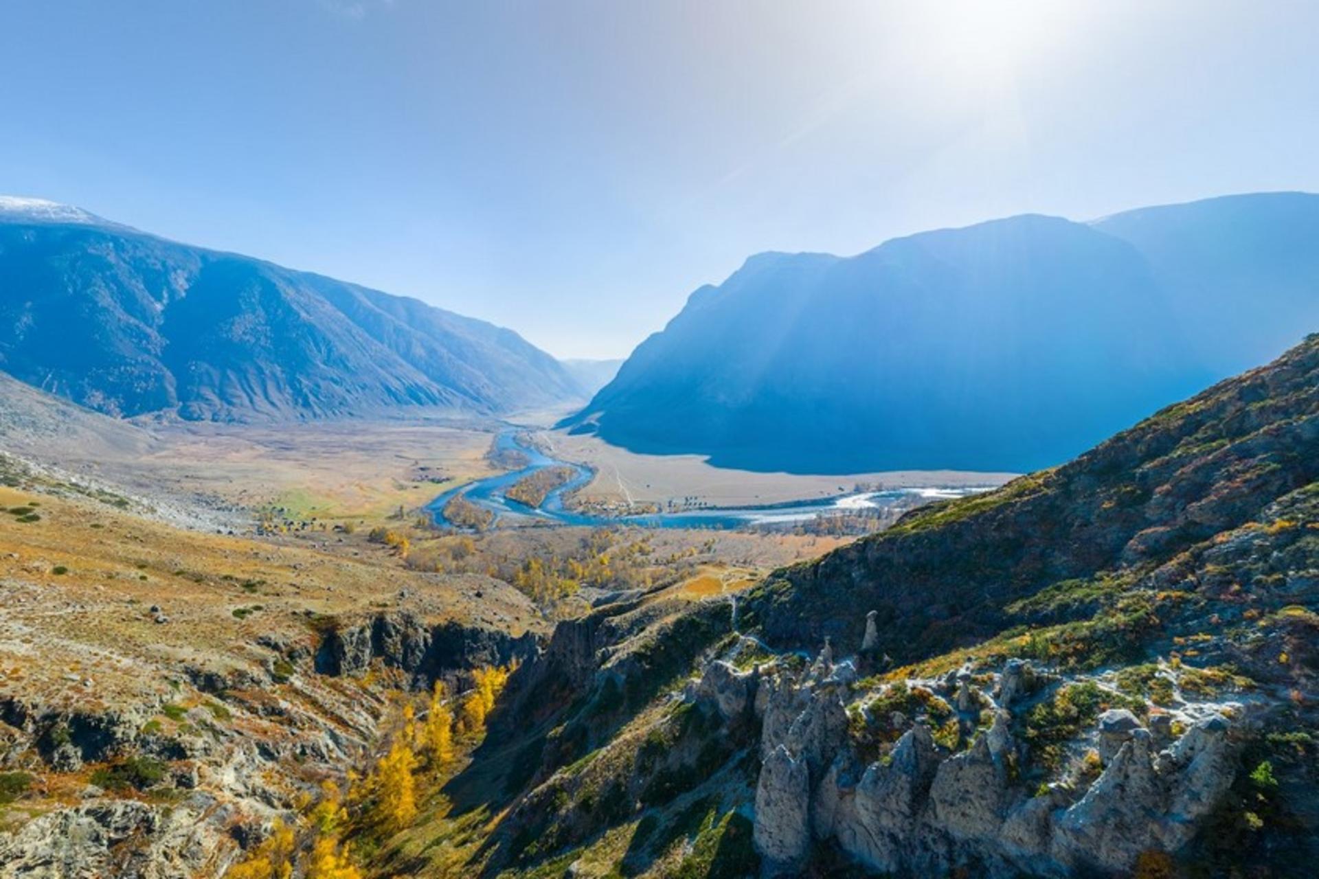 نمایی از سرزمین آلتای در دوردست