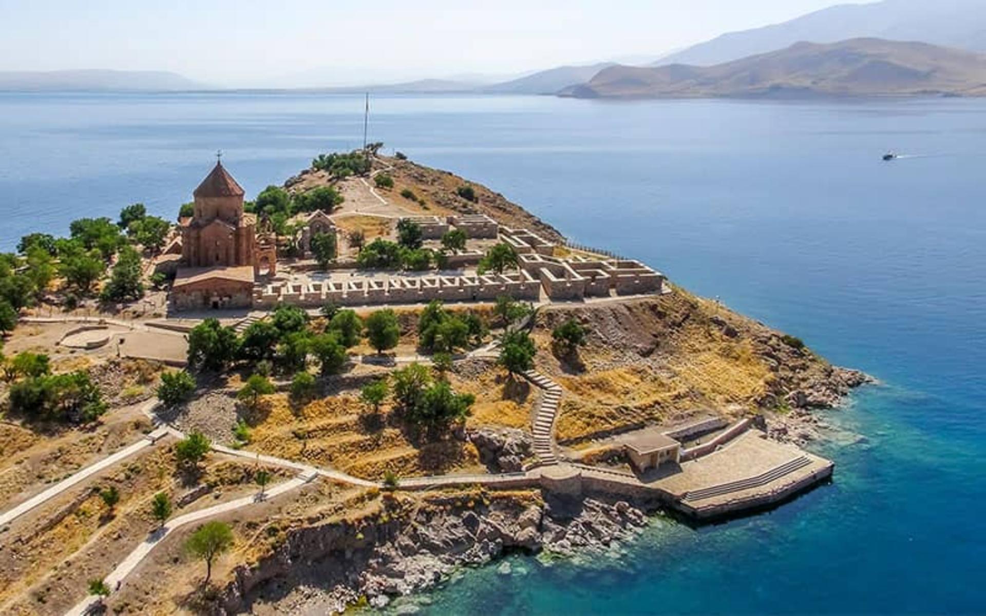 جزیره آکدامار وان 