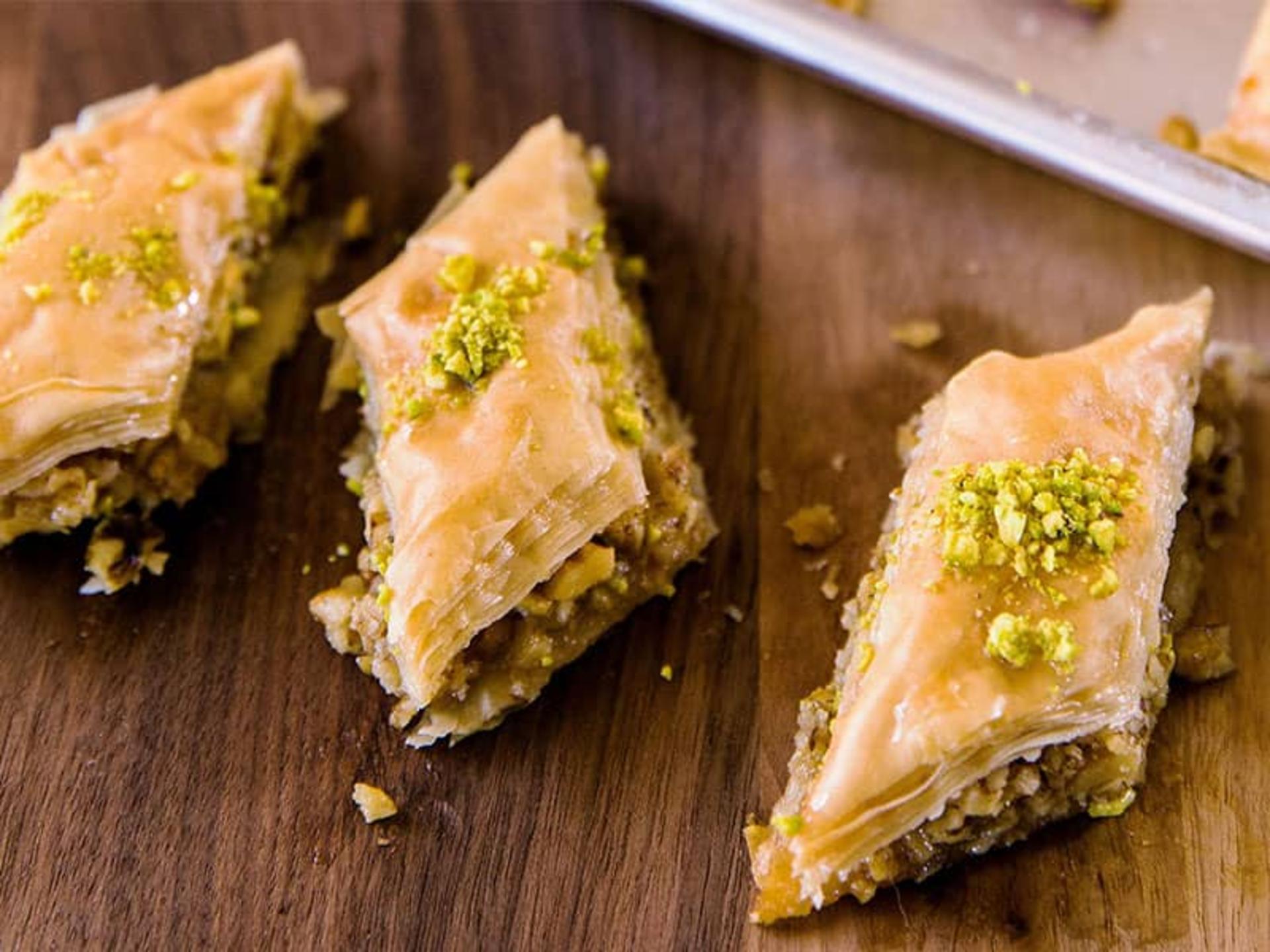 سه عدد باقلوا