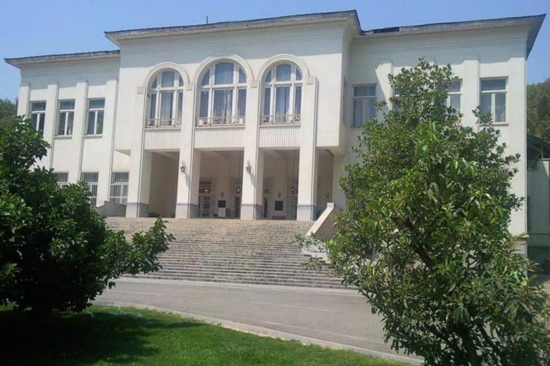 نمای بیرونی کاخ سفید یا موزه ملت مجموعه سعد آباد