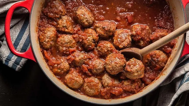 کوفته قلقلی با سس گلابی و گوجه فرنگی
