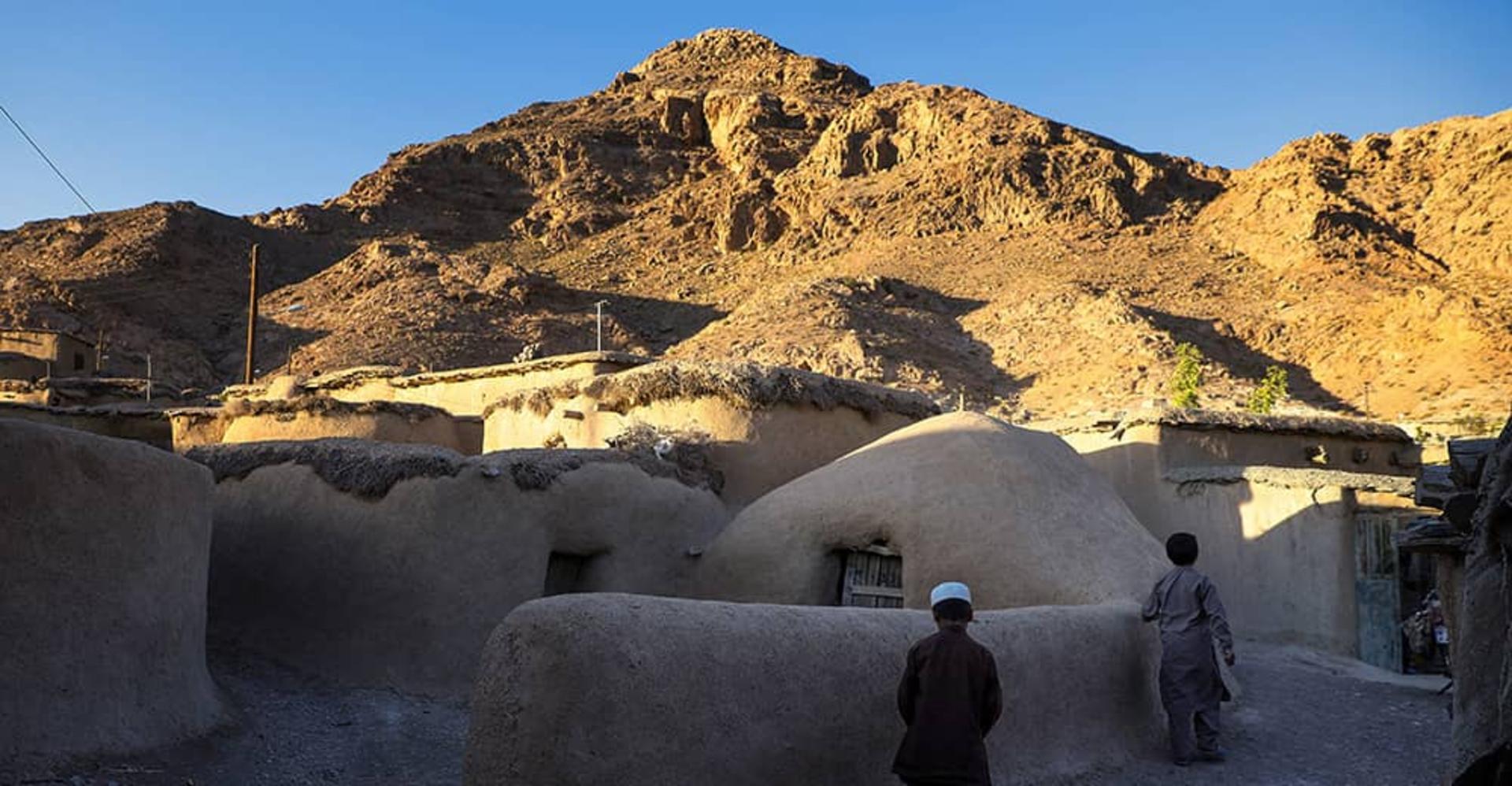 کوه‌های روستای ماخونیک