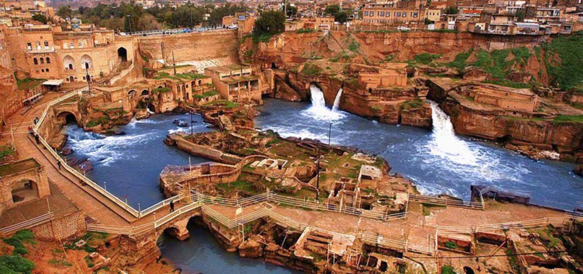 نمایی از سازه های آبی شوشتر
