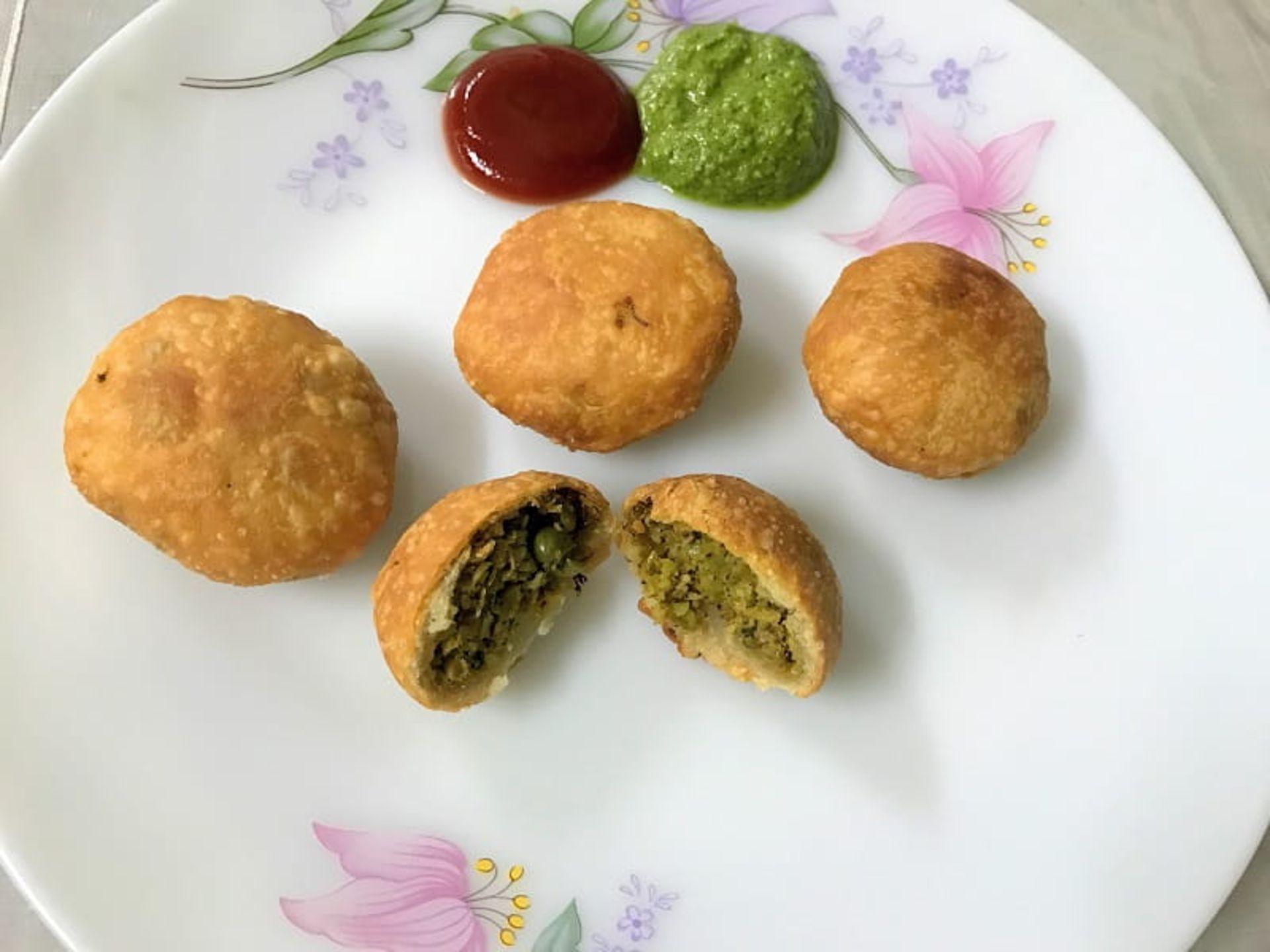 کاچوری نخود سبز