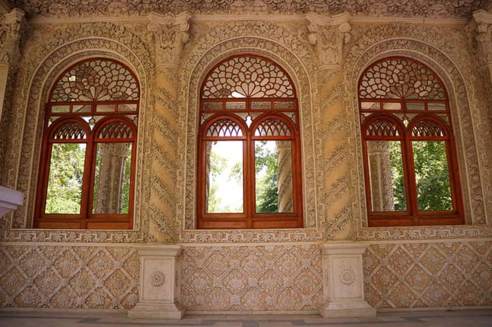 گچ‌بری‌های عمارت باغ فردوس